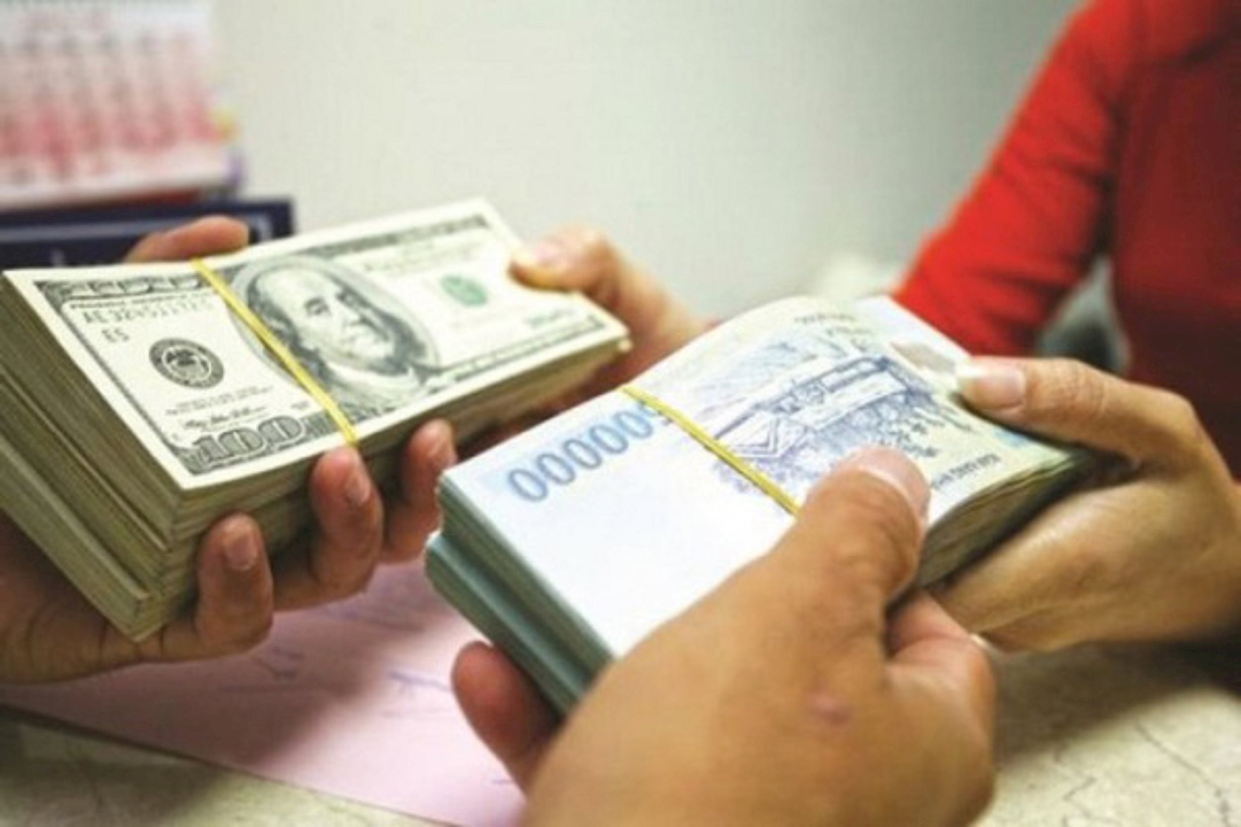 Tỷ giá USD hôm nay 26/5/2025: Kết thúc chuỗi tăng 4 tuần, giảm mạnh do ông Trump