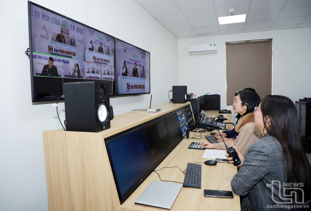 Những năm qua, Báo Thái Nguyên chú trọng đầu tư hệ thống máy móc thiết bị nhằm đẩy mạnh chuyển đổi số báo chí. Ảnh: Trường Sơn