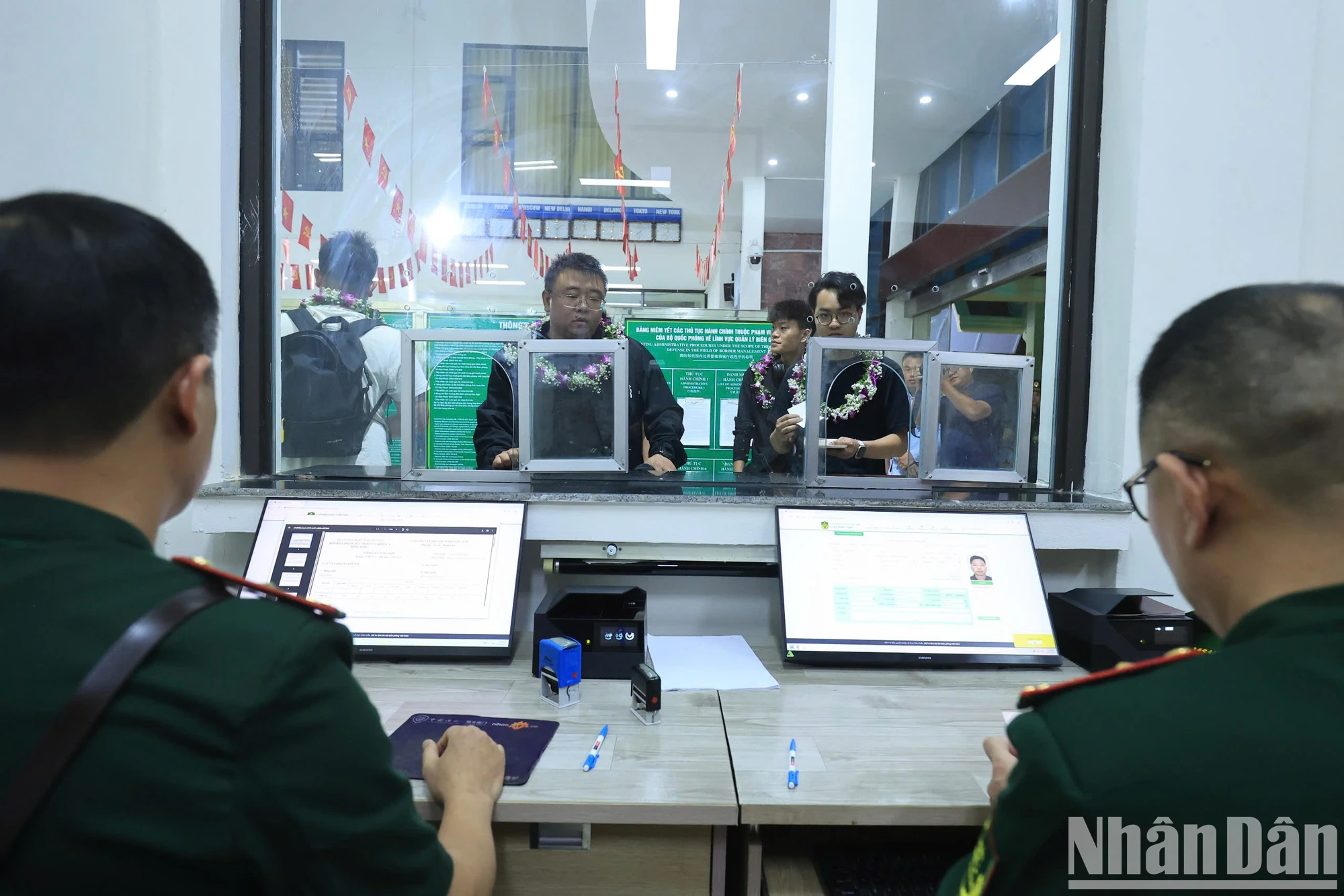 Những vị khách đầu tiên “nối lại” hành trình 5 năm tàu liên vận quốc tế Việt-Trung ảnh 8