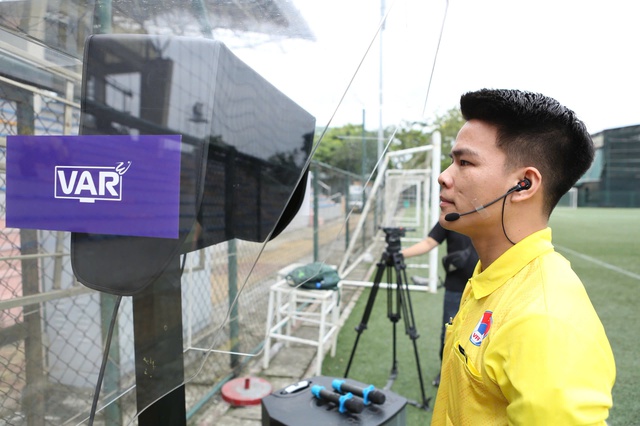 Giảng viên FIFA giám sát chặt chẽ, chấm điểm trọng tài VAR khóa 4: Sẽ đánh trượt nếu…- Ảnh 6.