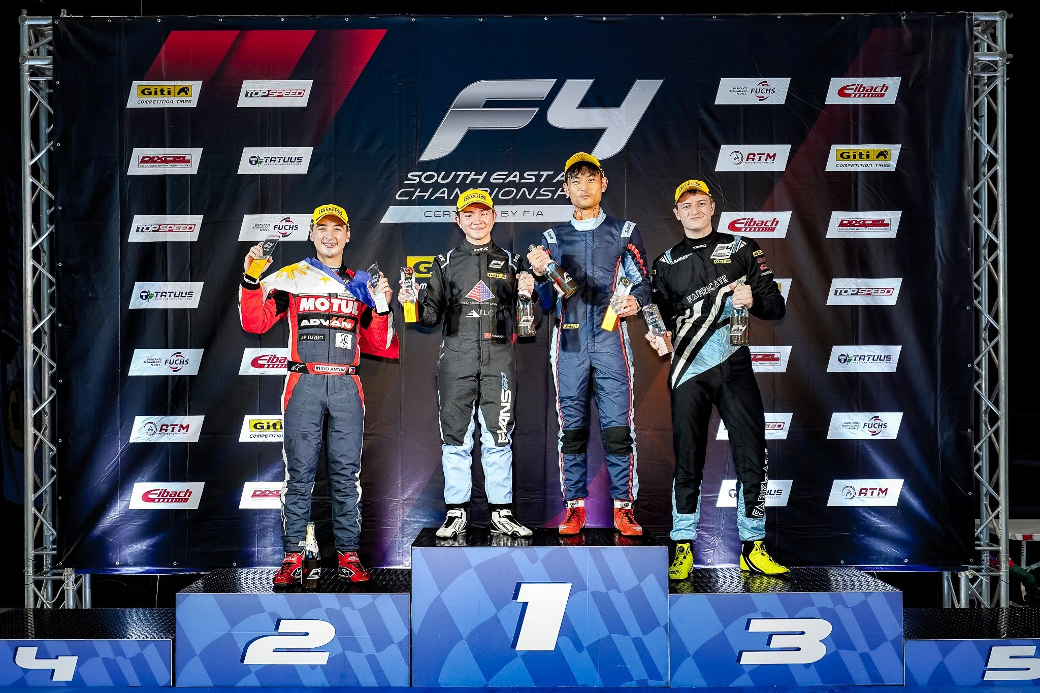Vietnamesischer Rennfahrer hinterlässt starken Eindruck und gewinnt in Folge im Formel-Rennsport