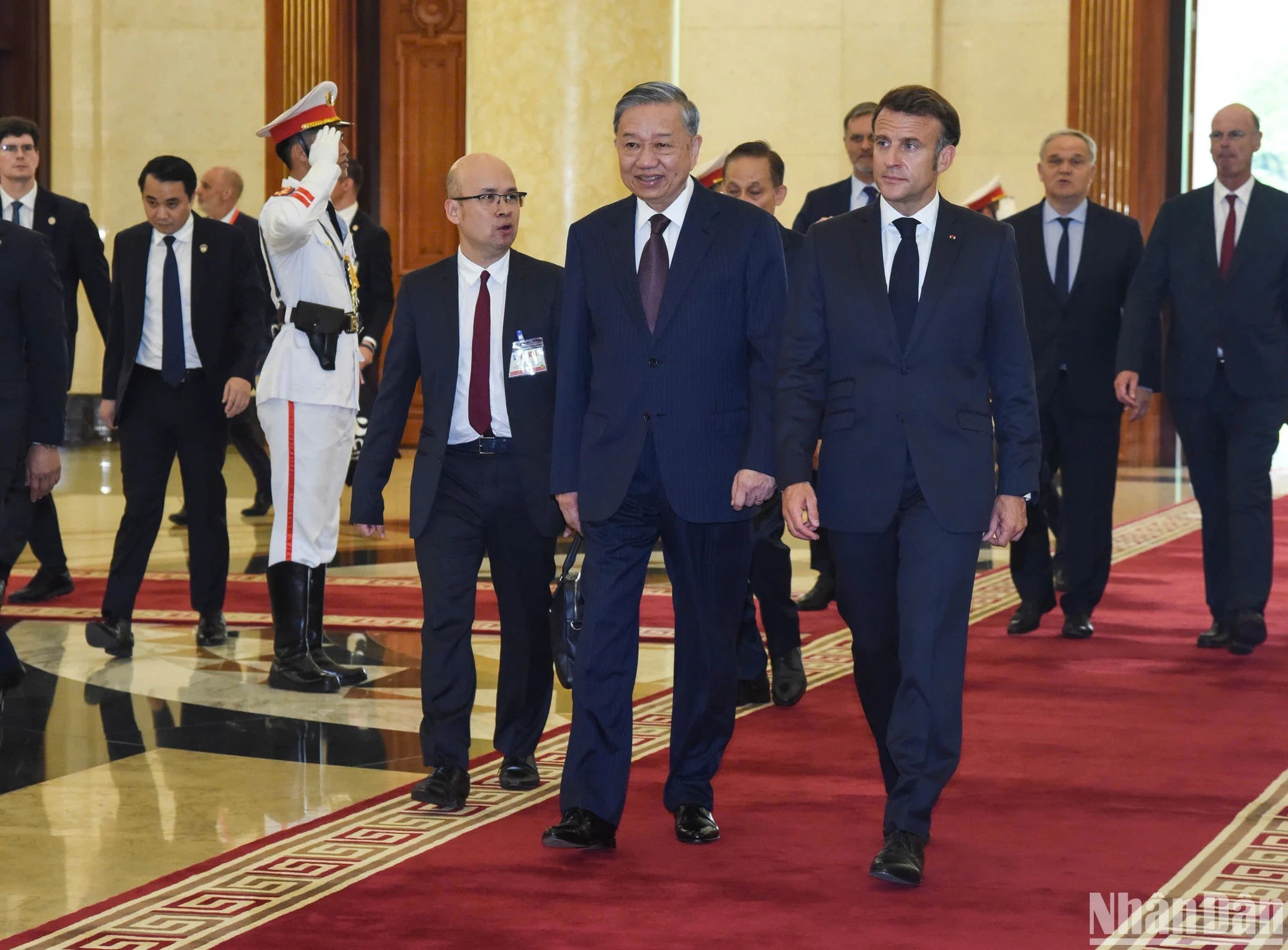 [Photo] General Secretary To Lam receives French President Emmanuel Macron photo 1