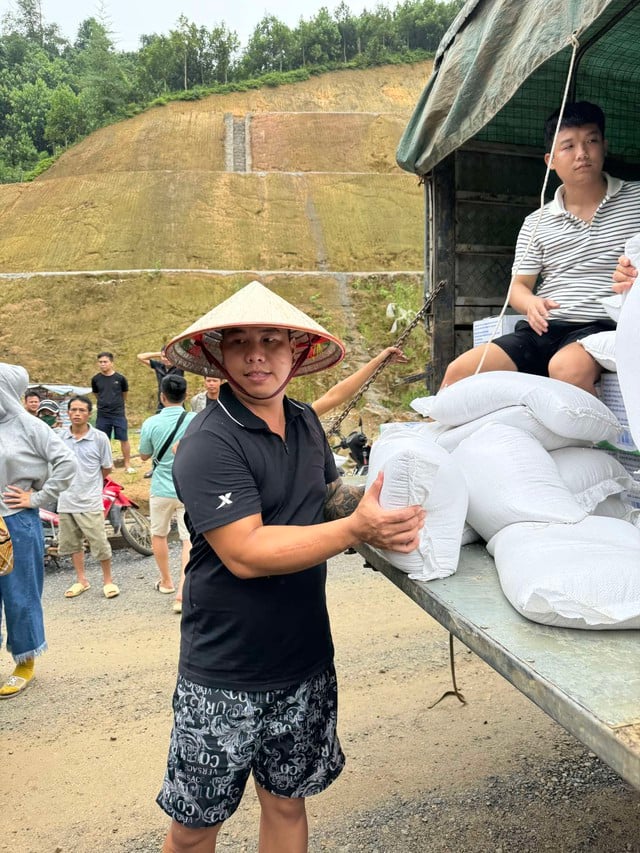 Người gieo niềm vui từ những điều bình dị- Ảnh 1.