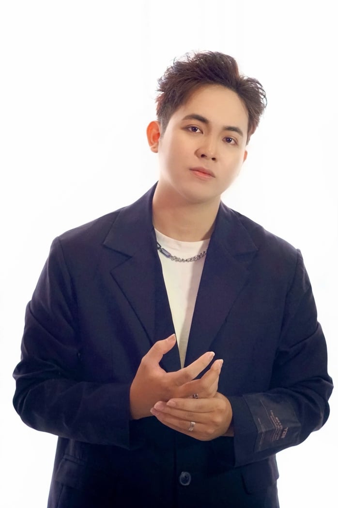 Ca sĩ Văn Hậu : Từ vai 