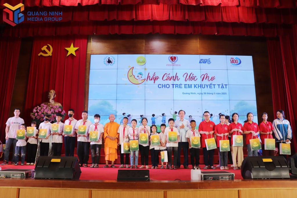 tài trợ