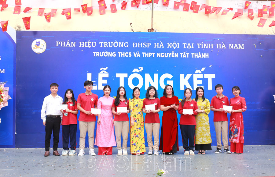 La escuela secundaria Nguyen Tat Thanh resume el año escolar 2024-2025