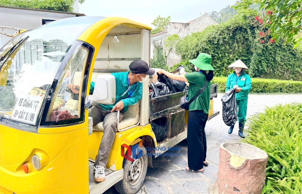 កាកសំណល់តាមផ្ទះត្រូវបានប្រមូលដោយអ្នកស្ម័គ្រចិត្ត ប្រមូលនៅទីតាំងថេរ និងដឹកជញ្ជូនតាមរថយន្តសម្រាប់ចោល។