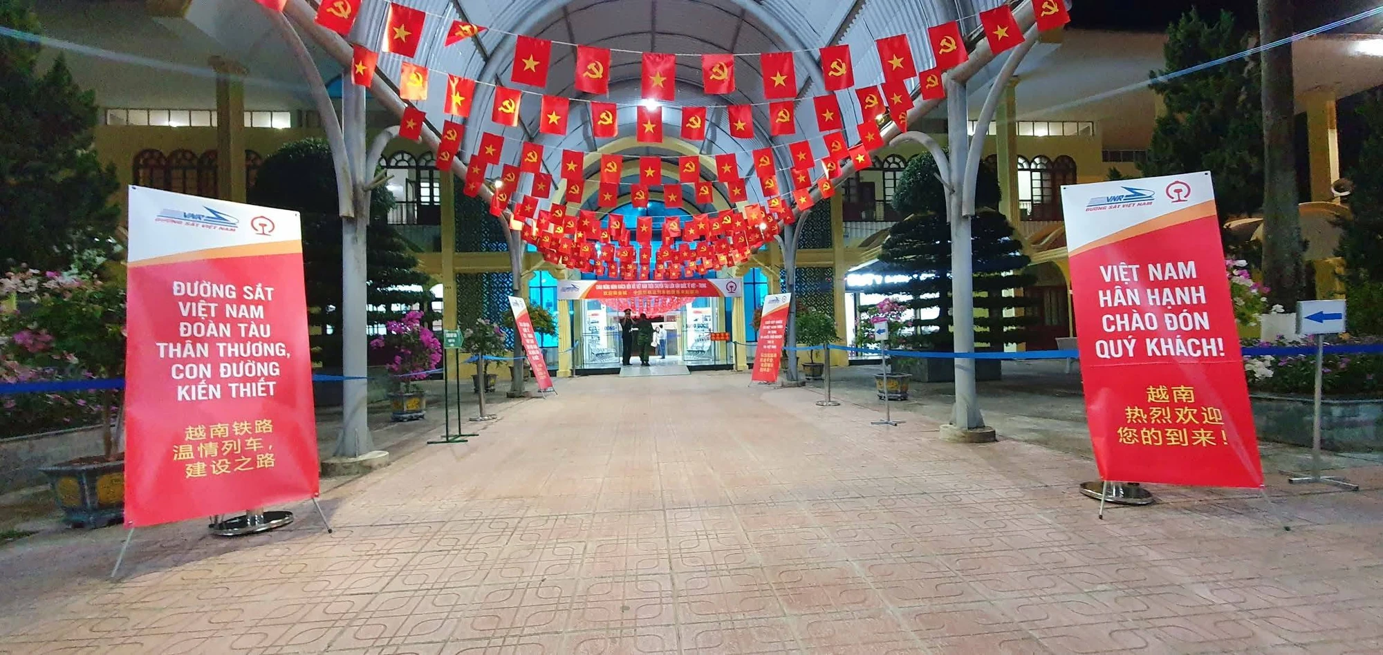 Những vị khách đầu tiên “nối lại” hành trình 5 năm tàu liên vận quốc tế Việt-Trung ảnh 2