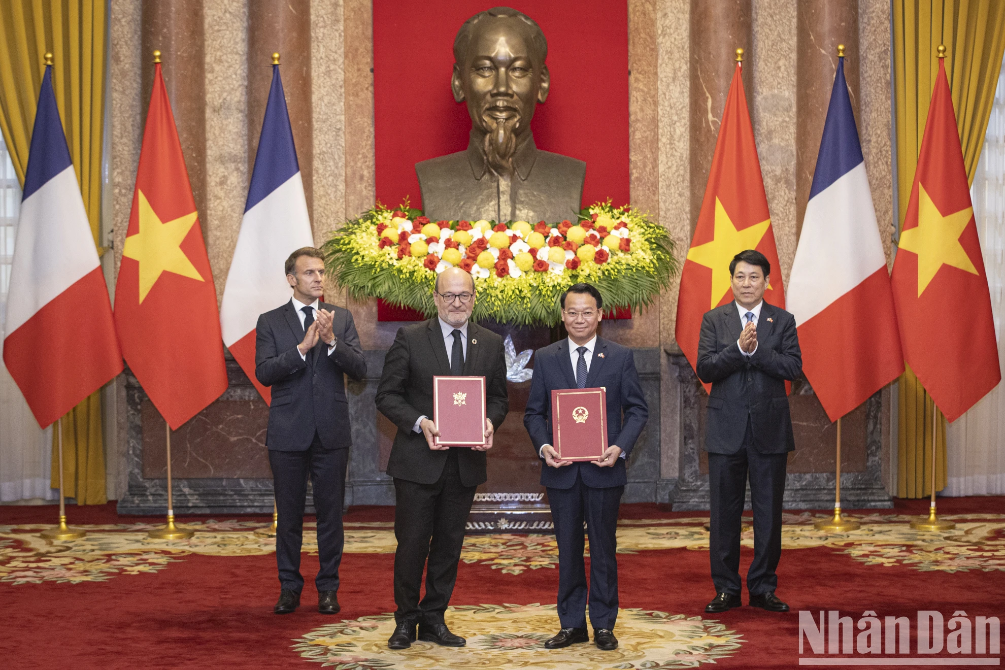 [Foto] Zeremonie zum Austausch von Kooperationsdokumenten zwischen Vietnam und Frankreich, Foto 4