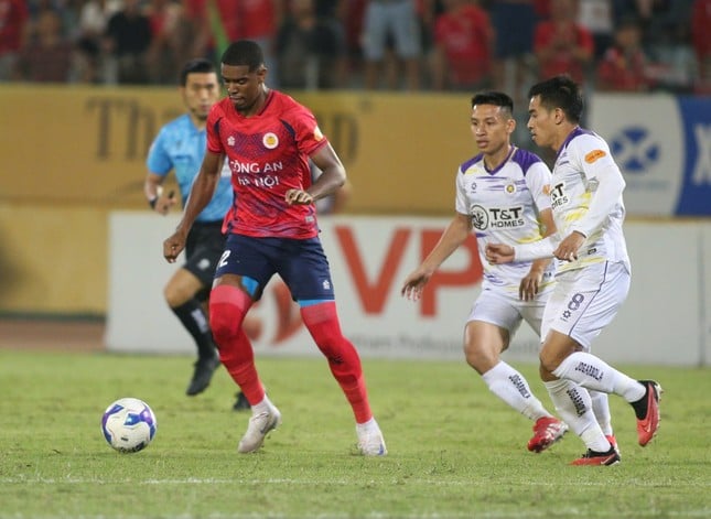 En directo: Policía de Hanoi vs. FC de Hanoi 0-0 (H1): El disparo de Hung Dung se fue desviado por el poste (foto 1)