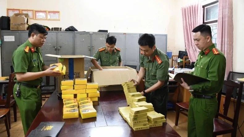 Food products containing banned substances were seized by Phu Tho provincial police. Photo: Nhan Dan Newspaper