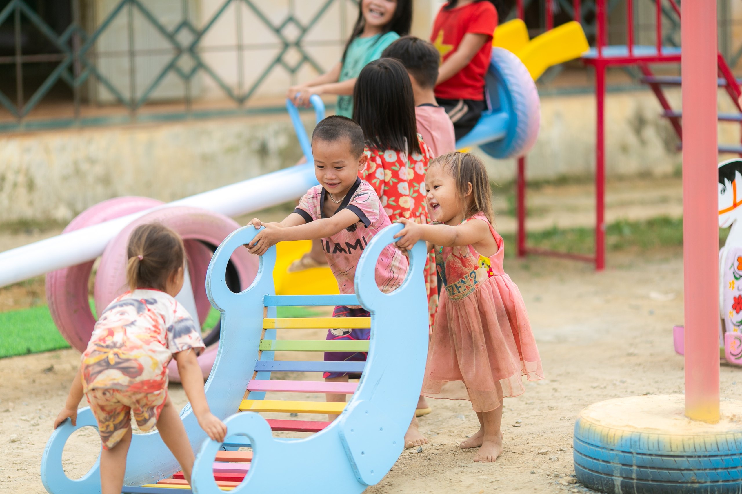 Học sinh Hà Nội tái chế gỗ thành khu vui chơi cho trẻ em vùng cao- Ảnh 7.