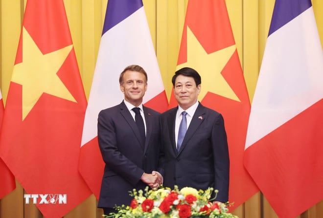 Chủ tịch nước Lương Cường hội đàm với Tổng thống Pháp Emmanuel Macron