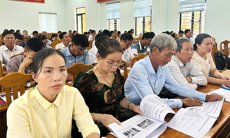 Các đại biểu tham dự hội nghị.