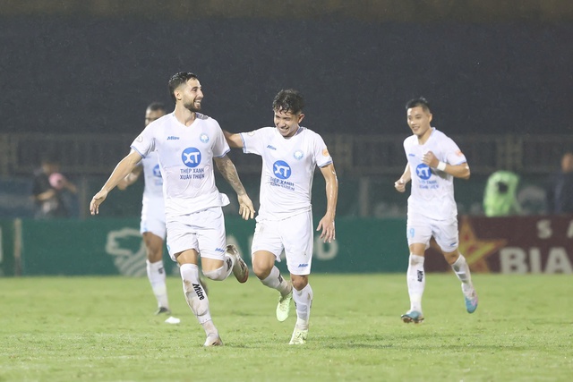 Bảng xếp hạng V-League mới nhất: CLB CAHN dễ ‘tay trắng’, HAGL yên vui ở tốp 9?- Ảnh 1.
