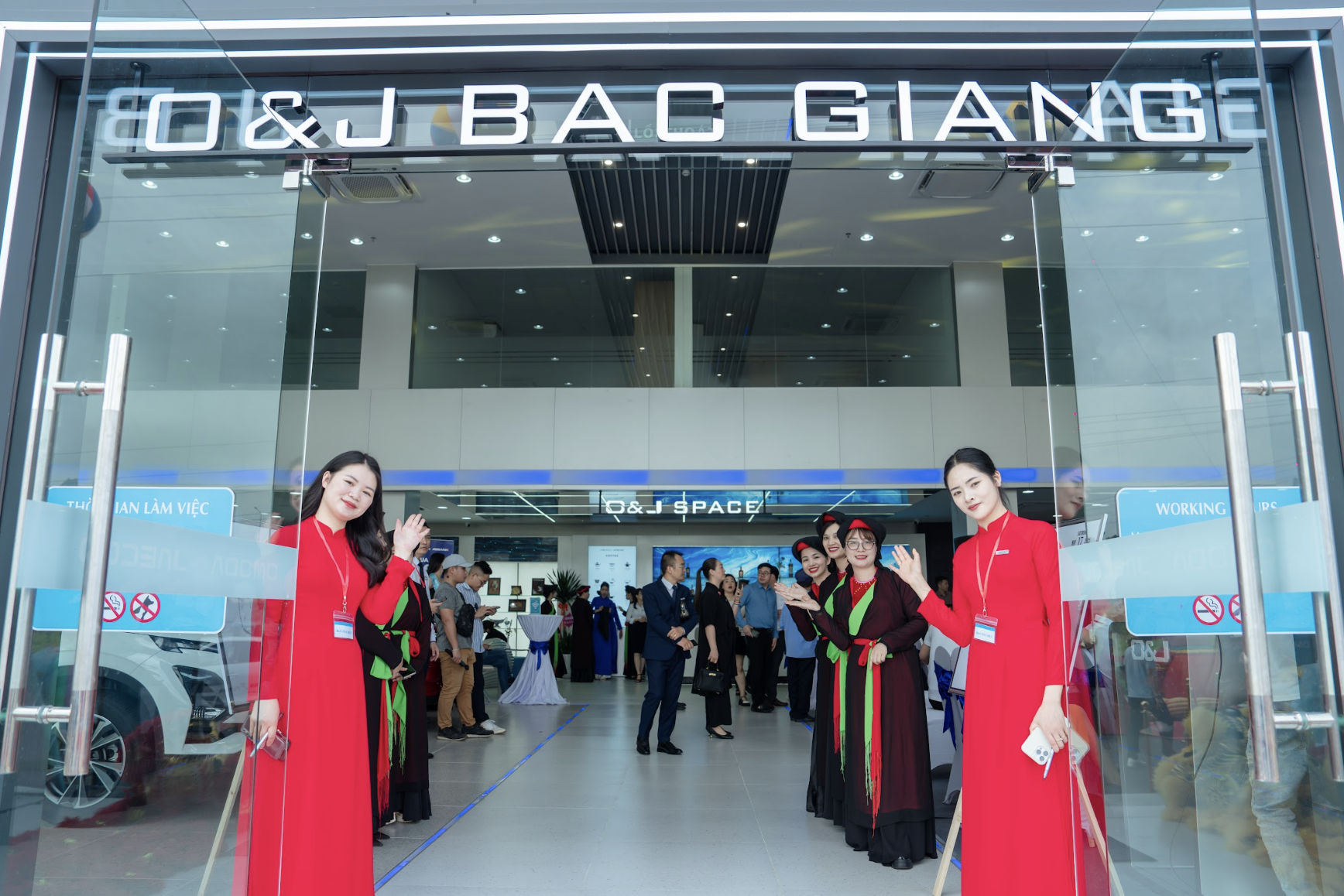 Ouverture d'O&J Bac Giang : premier distributeur dans le Nord-Est - marquant une étape stratégique pour étendre le système de distribution d'Omoda & Jaecoo Vietnam