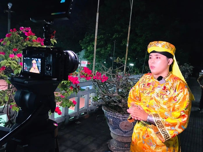 Ca sĩ Văn Hậu : Từ vai 