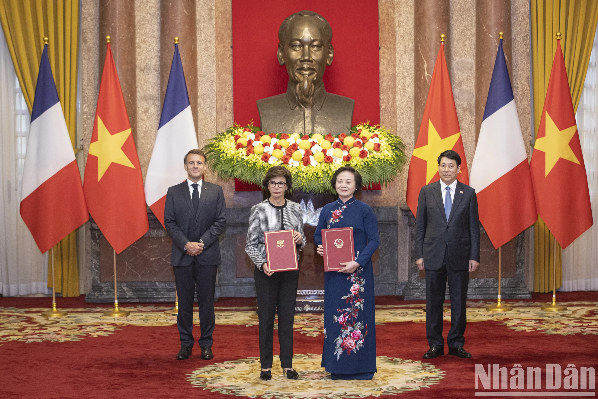 [Foto] Zeremonie zum Austausch von Kooperationsdokumenten zwischen Vietnam und Frankreich, Foto 2