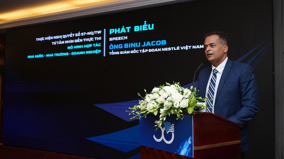 Nestlé វៀតណាមបានចុះហត្ថលេខាលើកិច្ចព្រមព្រៀងសហប្រតិបត្តិការជាមួយសាកលវិទ្យាល័យជាតិទីក្រុងហូជីមិញ ដើម្បីអនុវត្តគំរូ “ផ្ទះ៣” - រូបថត ១.