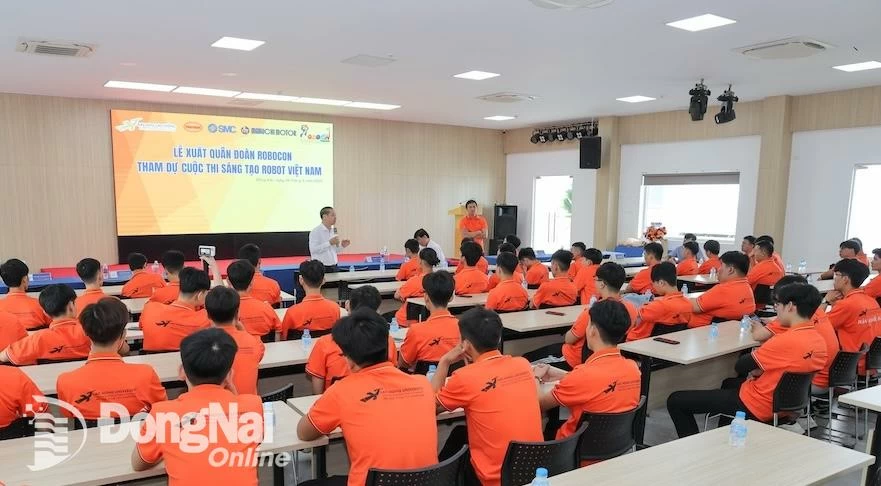 มหาวิทยาลัย Lac Hong มีนักศึกษา 68 คน แบ่งเป็น 5 ทีม เข้าร่วมการแข่งขันหุ่นยนต์เวียดนาม 2025 ภาพ: NTCC