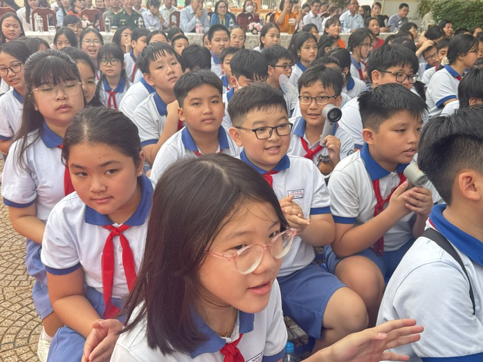 Bất ngờ ở một lễ tổng kết năm học: Khi phụ huynh cũng được vinh danh  - Ảnh 4.