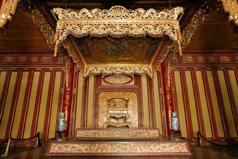Phó thủ tướng chỉ đạo xử lý vụ ngai vàng triều Nguyễn bị phá họai tại Huế - Ảnh 1.