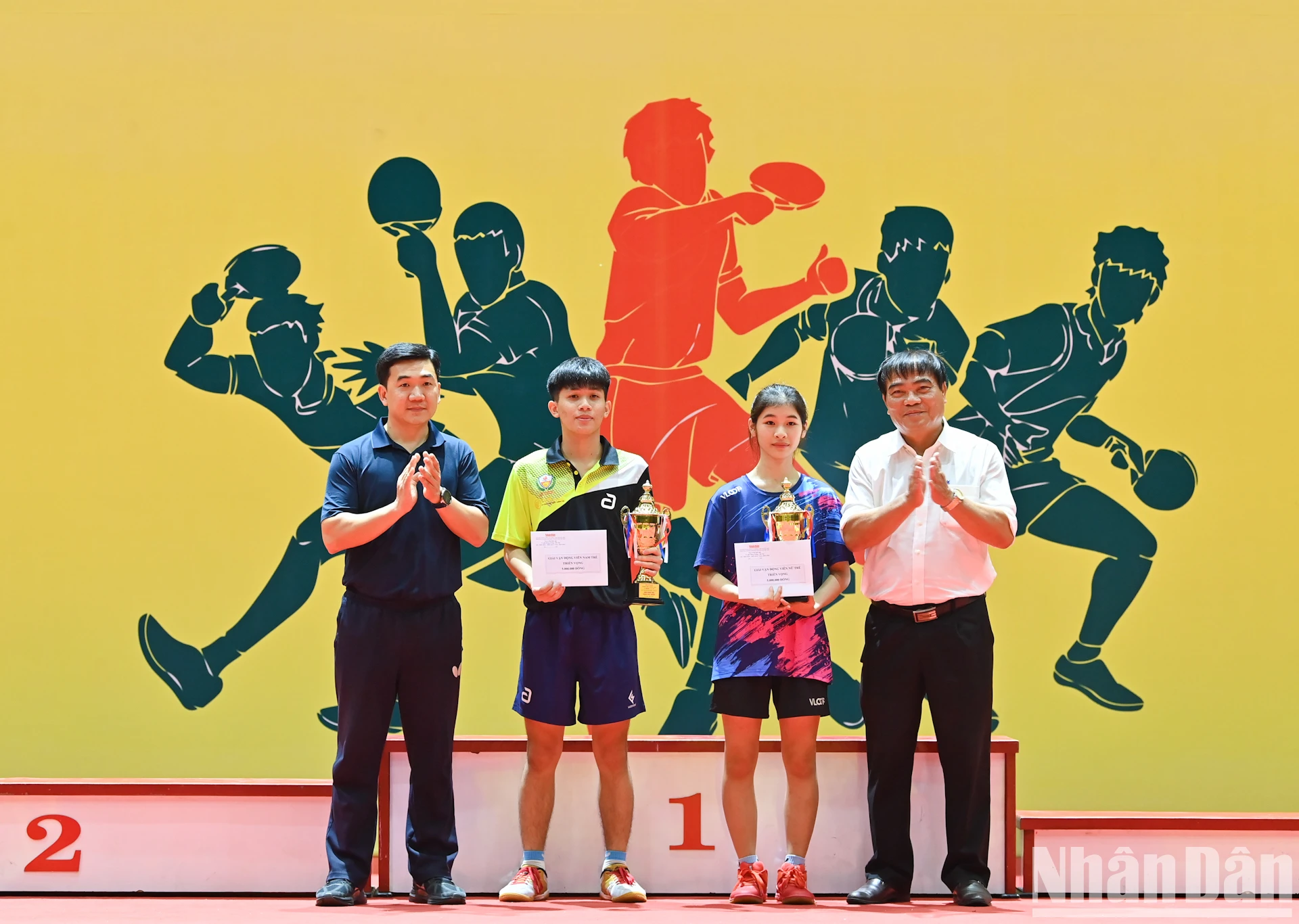 [Photo] Panorama de la cérémonie de clôture du 43e Championnat national de tennis de table du journal Nhan Dan photo 13