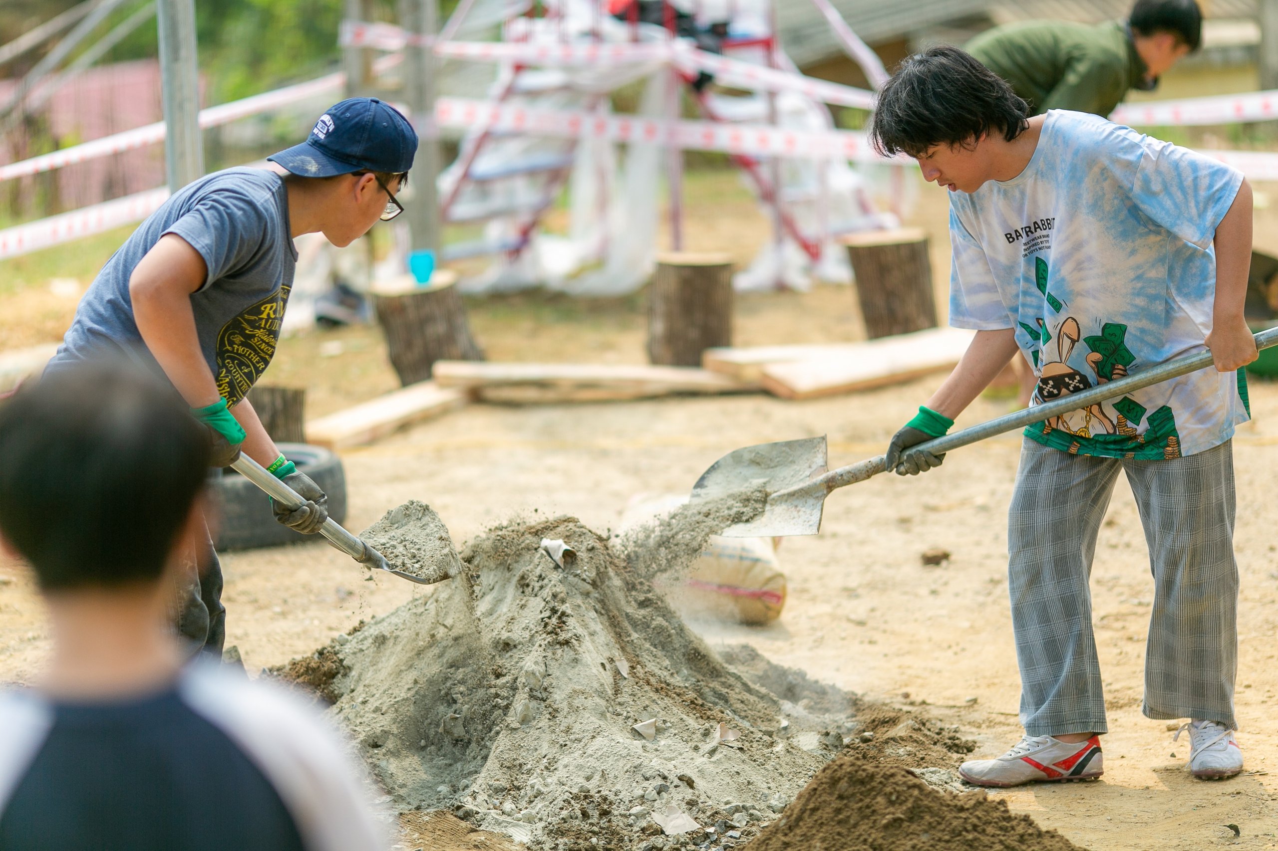 Học sinh Hà Nội tái chế gỗ thành khu vui chơi cho trẻ em vùng cao- Ảnh 3.