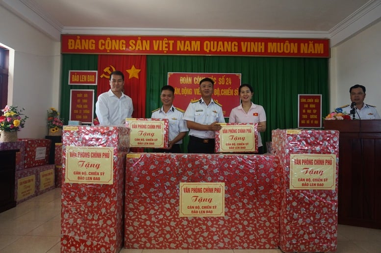 Hành trình về nơi ‘đảo đá hóa biên cương’- Ảnh 11.
