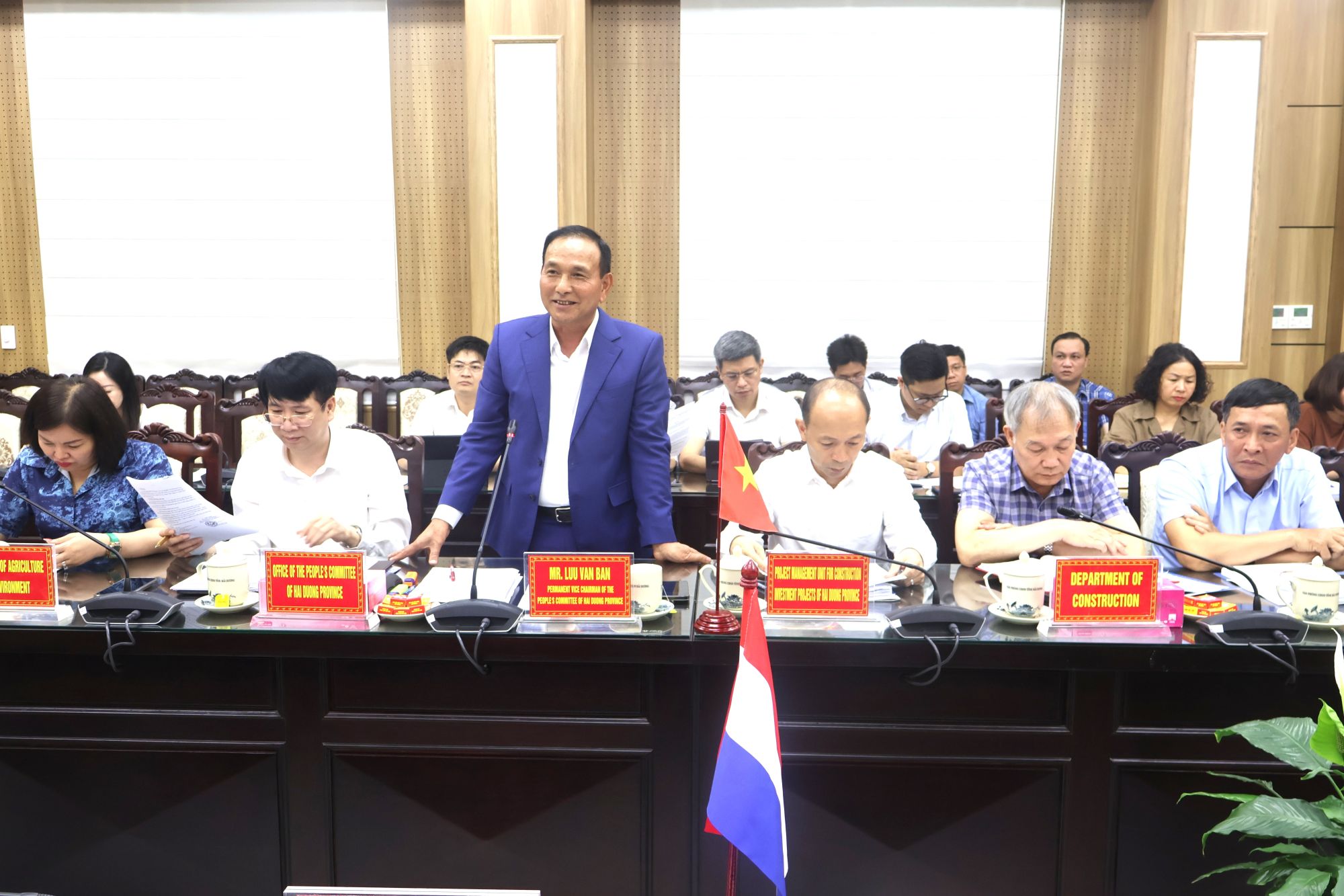 M. Luu Van Ban, vice-président permanent du Comité populaire provincial de Hai Duong, a pris la parole lors de la réunion.