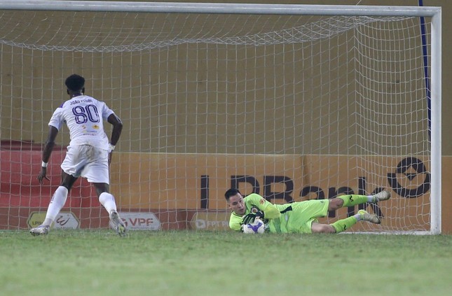 라이브 하노이 경찰 대 하노이 FC 0-1(H1 종료): Tuan Hai가 Nguyen Filip을 상대로 득점 사진 1