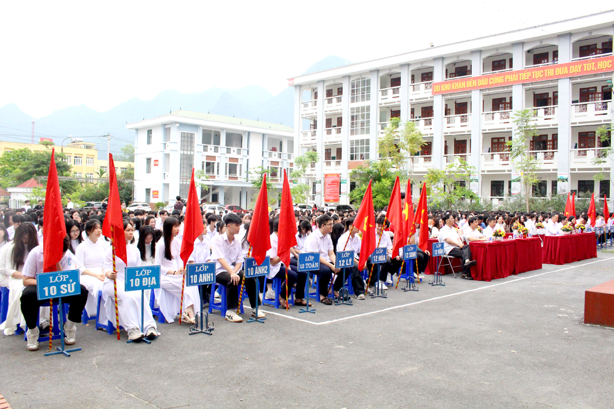 Die Ha Giang High School for the Gifted fasst das Schuljahr 2024–2025 zusammen.