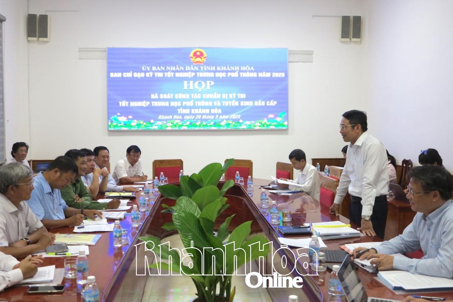 สหาย Dinh Van Thieu พูดในที่ประชุม
