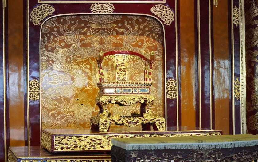 Hiện, ngai vàng triều Nguyễn phiên bản phục chế đã được đưa ra trưng bày tại di tích điện Thái Hoà để phục vụ du khách