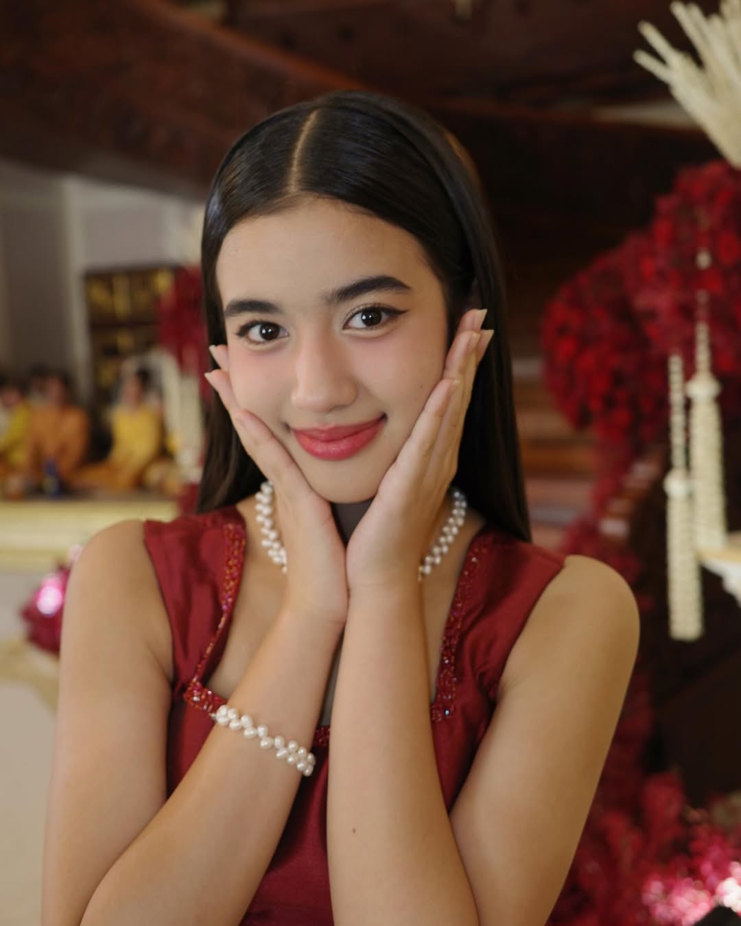 Công chúa 13 tuổi của Campuchia tỏa sức hút của một ngôi sao showbiz - 4