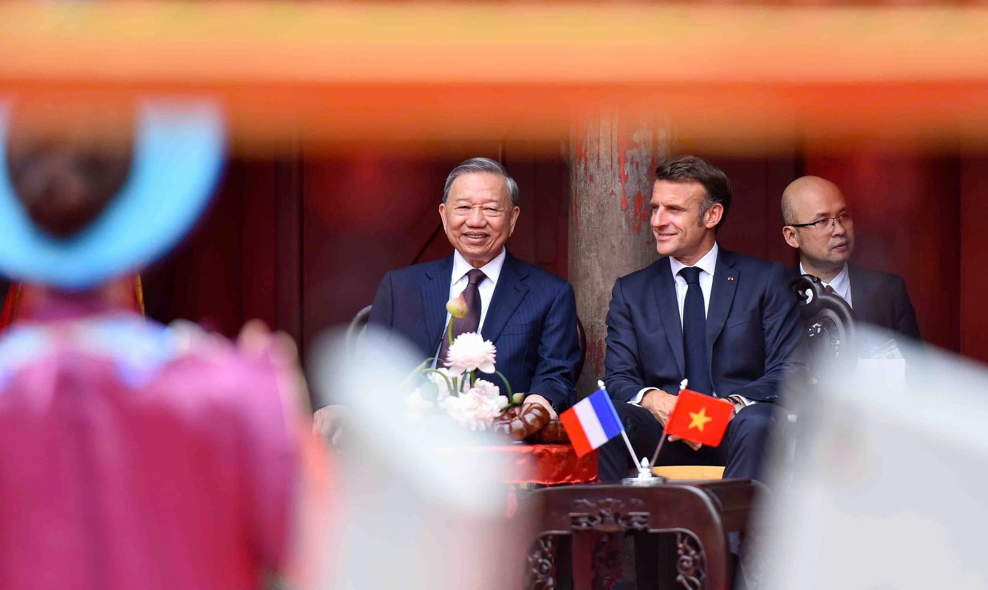 Tổng Bí thư Tô Lâm cùng Tổng thống Pháp Emmanuel Macron thăm Văn Miếu- Ảnh 7.