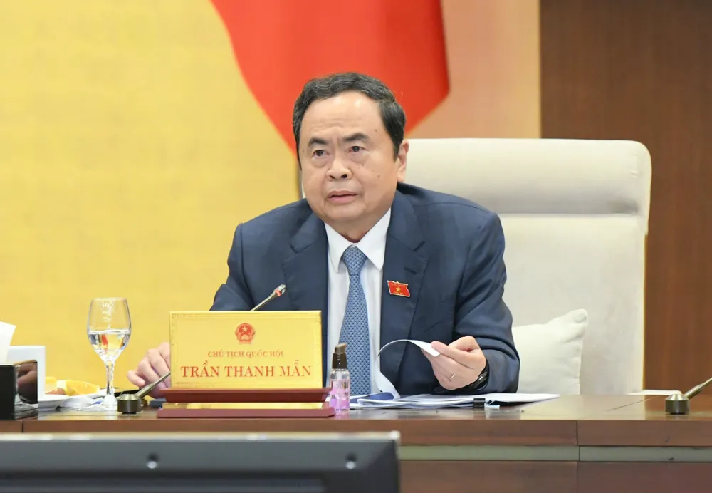 Der Vorsitzende der Nationalversammlung, Tran Thanh Man, äußerte auf der Sitzung seine Meinung.
