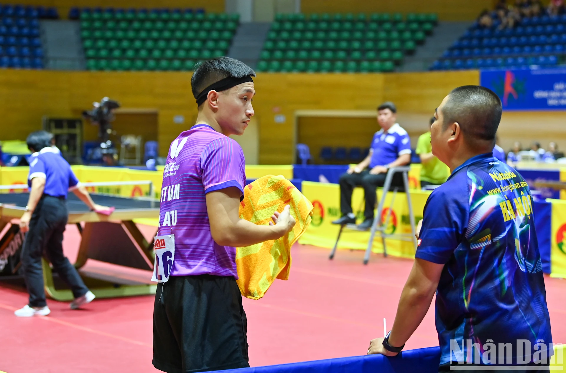 [Photo] Dinh Anh Hoang a remporté le championnat du simple messieurs pour la première fois photo 8