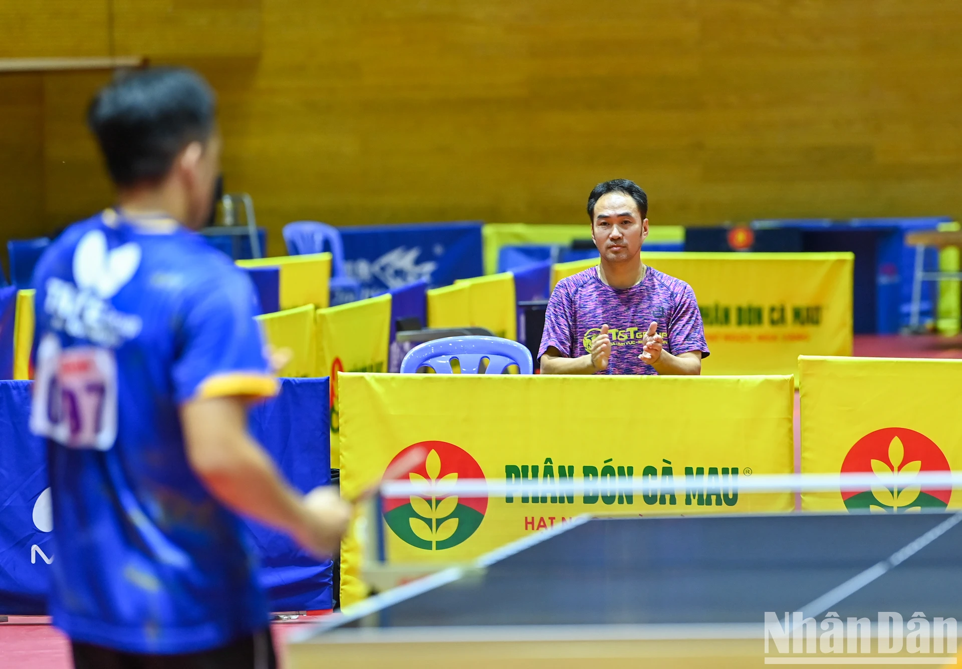 [Photo] Dinh Anh Hoang a remporté le championnat du simple messieurs pour la première fois photo 7