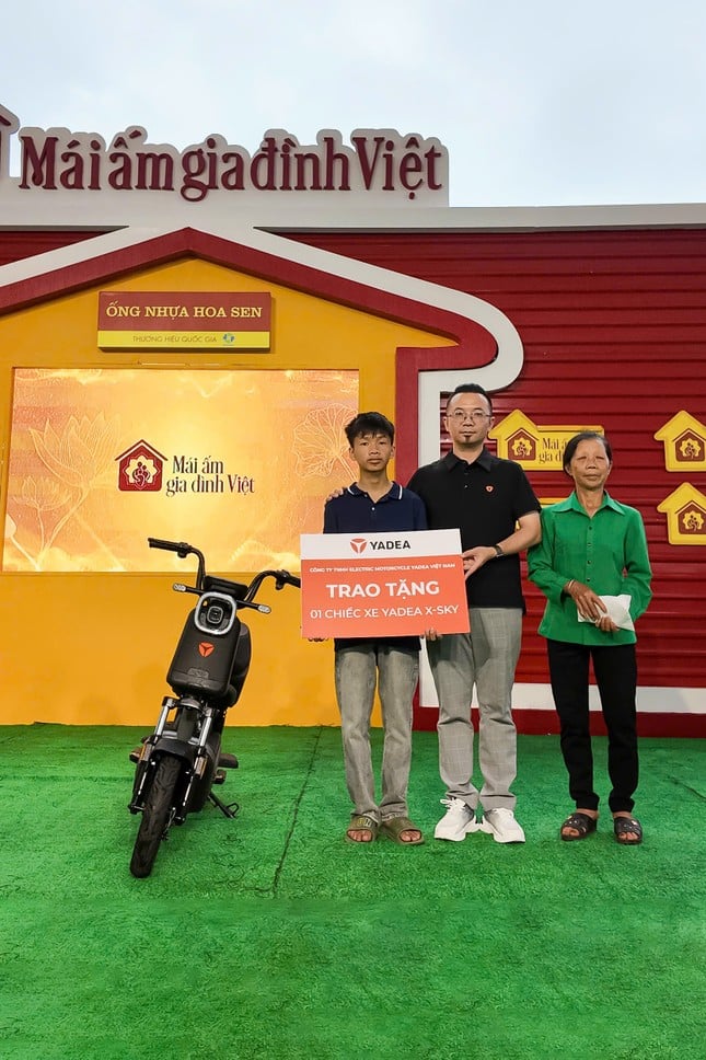 Voyage d'amour : YADEA Vietnam offre des vélos électriques aux enfants pauvres mais studieux de Bac Giang photo 2