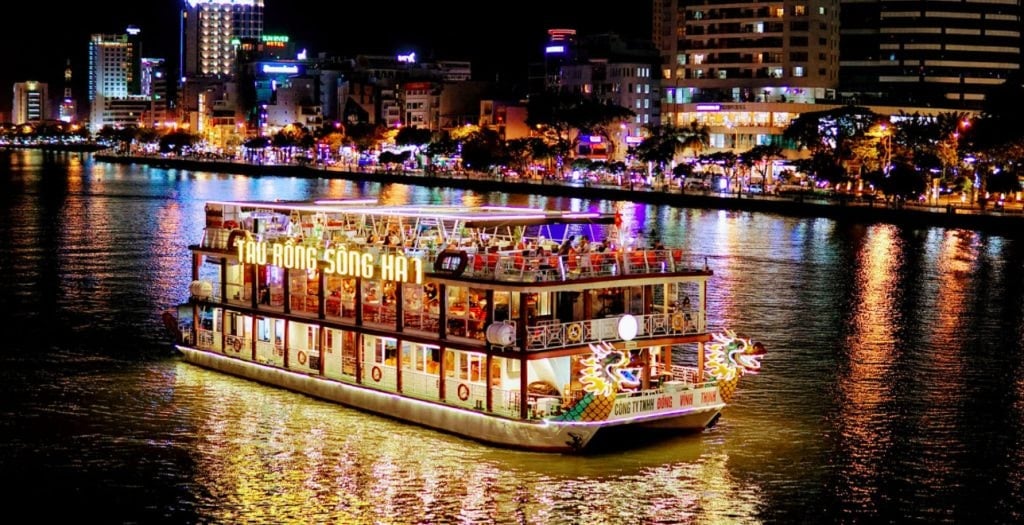 Dîner sur la croisière sur le fleuve Han avec le menu le plus attrayant de Da Nang
