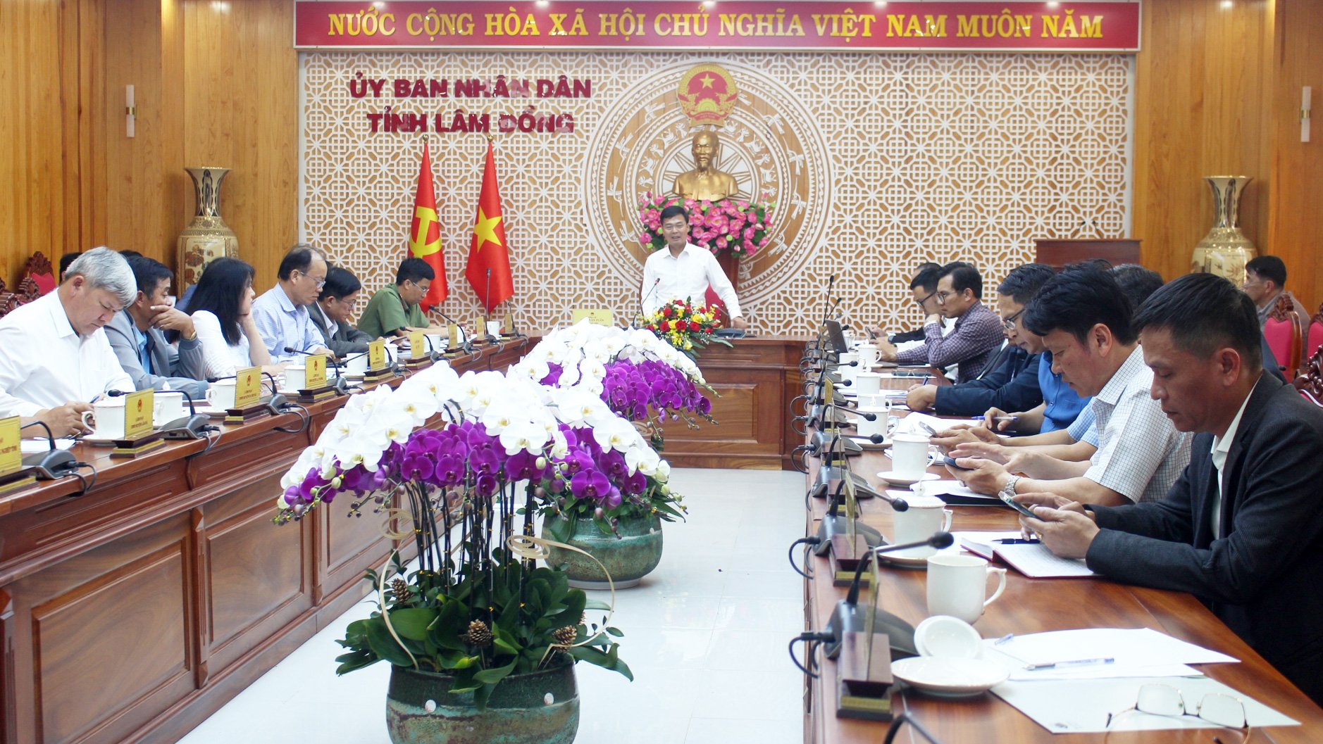 Quang cảnh cuộc họp