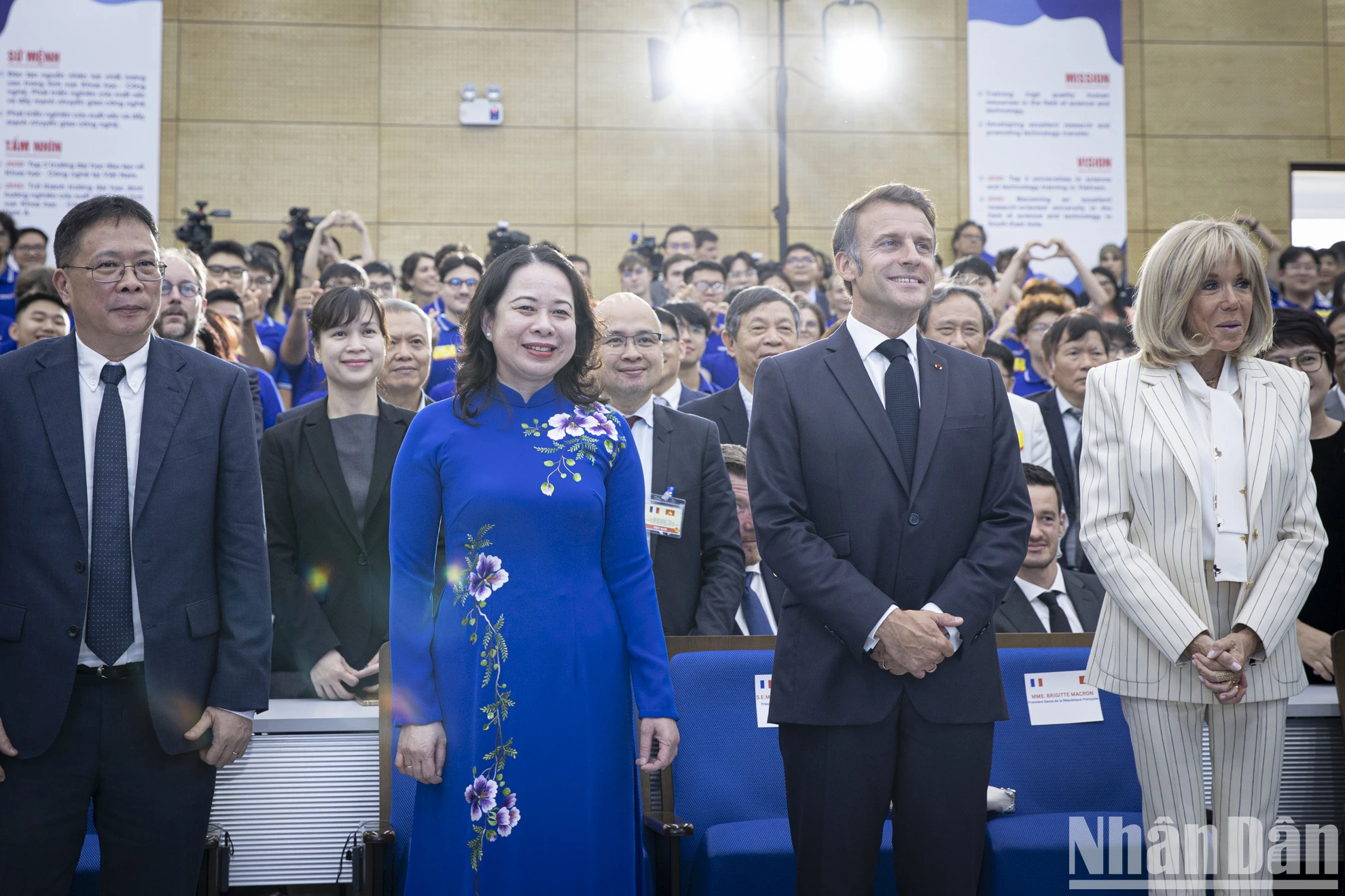 [Ảnh] Phó Chủ tịch nước Võ Thị Ánh Xuân cùng Tổng thống Pháp Emmanuel Macron và Phu nhân thăm Trường đại học Khoa học và Công nghệ Hà Nội ảnh 5