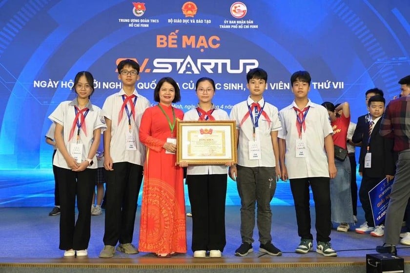 Món nước thần kỳ “Tía tắc Zets” của 5 học sinh Yên Bái đạt giải Ba cuộc thi Khởi nghiệp quốc gia. Ảnh: CTV.