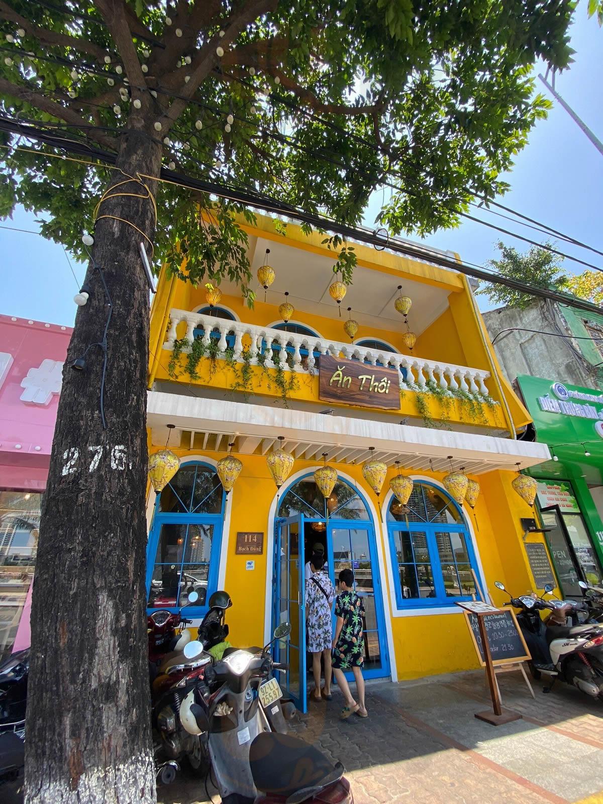 Việt Quảng- hiệu sách hoạt động báo chí công khai