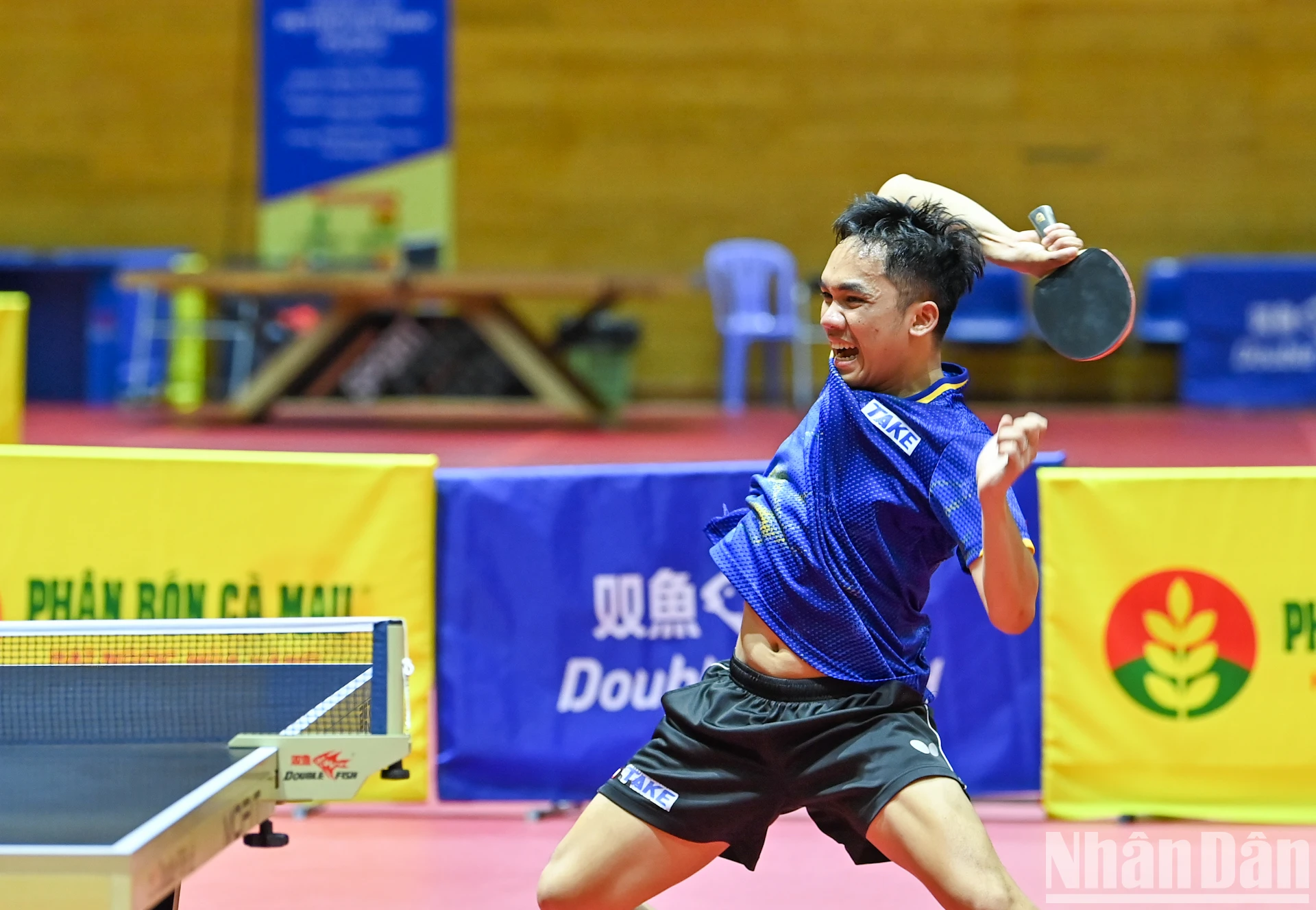 [Photo] Dinh Anh Hoang a remporté le championnat du simple messieurs pour la première fois photo 5