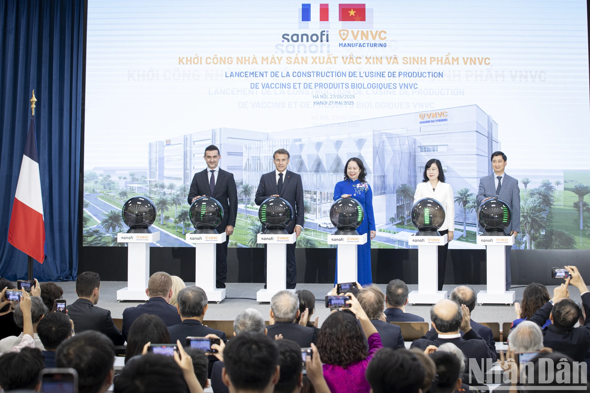 [Ảnh] Phó Chủ tịch nước Võ Thị Ánh Xuân cùng Tổng thống Pháp Emmanuel Macron và Phu nhân thăm Trường đại học Khoa học và Công nghệ Hà Nội ảnh 8