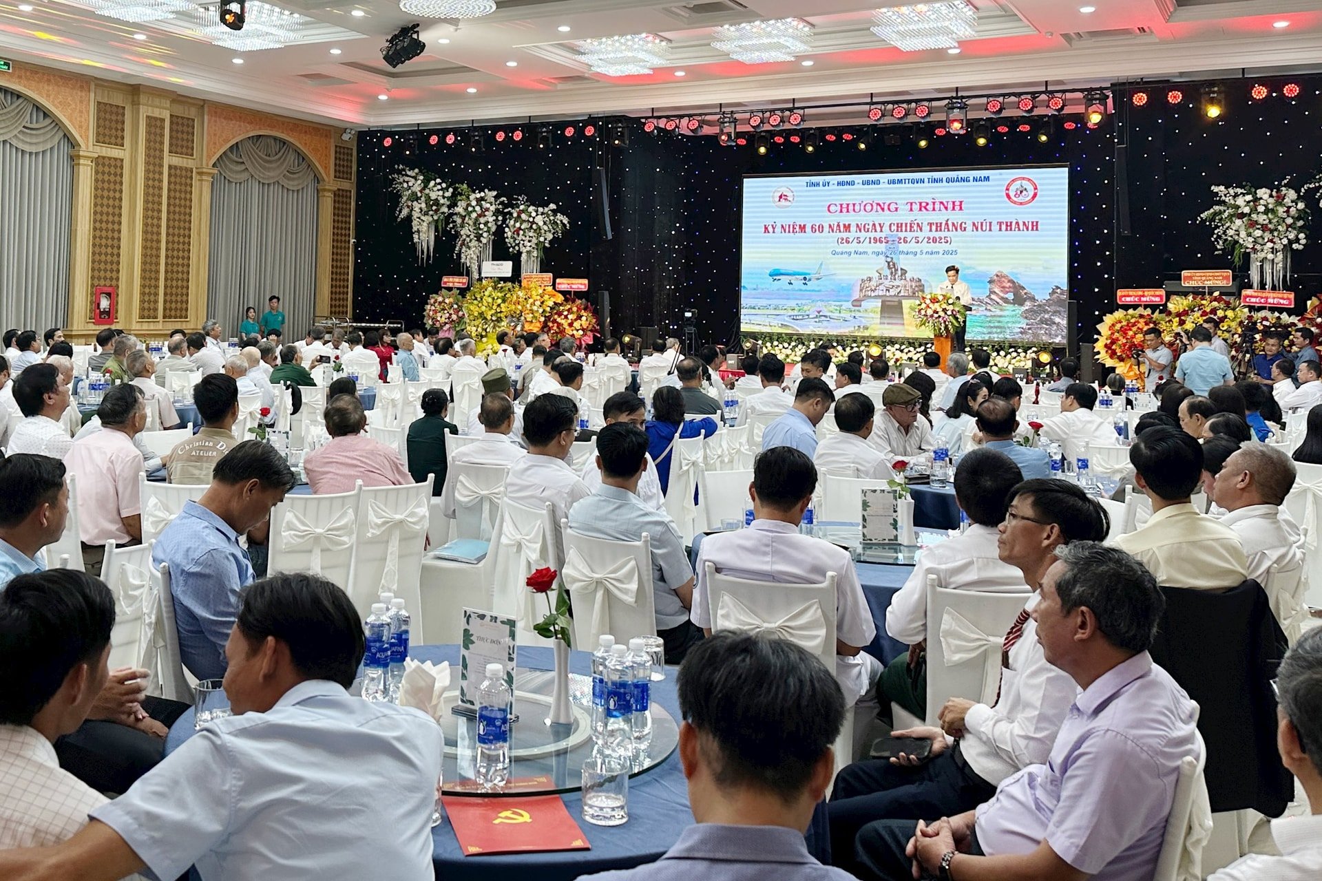 Chương trình kỷ niệm 60 năm ngày Chiến thắng Núi Thành (26/5/1965 - 26/5/2025). Ảnh: QUANG VIỆT
