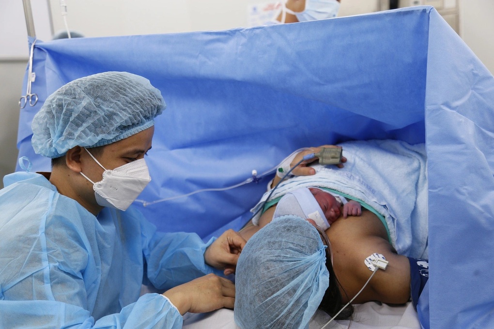 Mỗi phụ nữ có 1,39 con, TPHCM tìm giải pháp tăng mức sinh  - 2