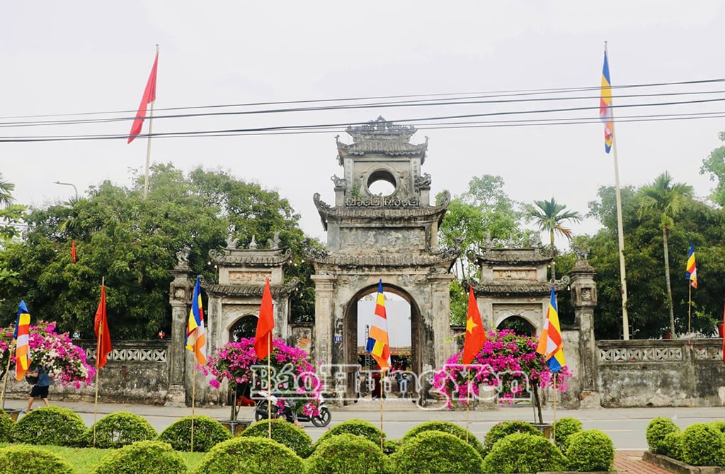 พระเจดีย์ชเวง - สถานที่จัดขบวนแห่และอัญเชิญพระบรมสารีริกธาตุ